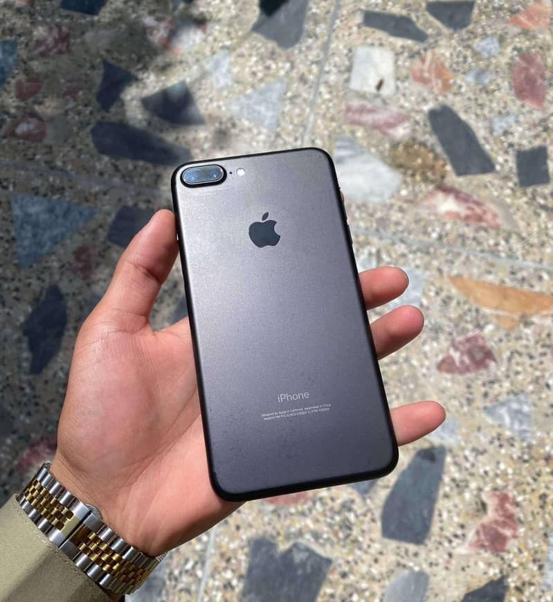 Apple iPhone 7 Plus 1