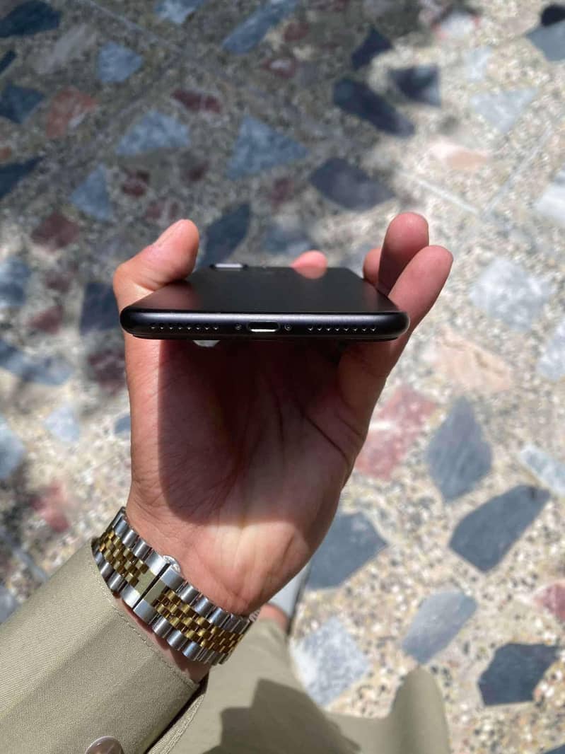 Apple iPhone 7 Plus 2