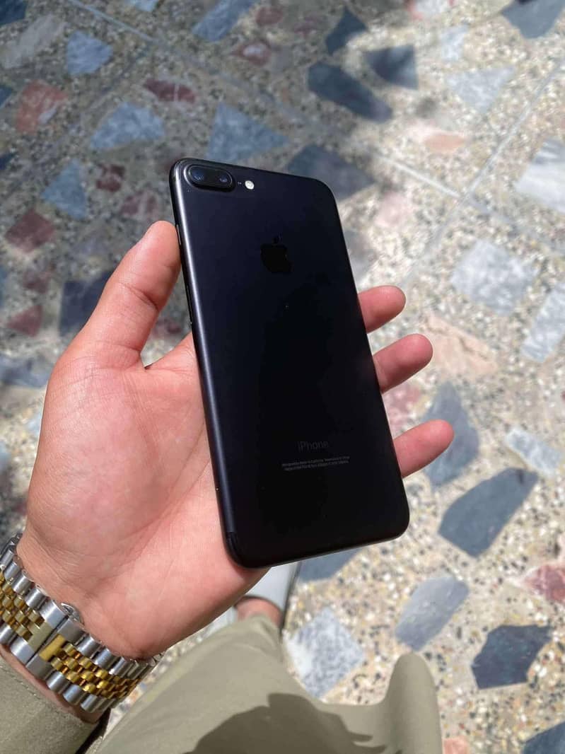 Apple iPhone 7 Plus 6