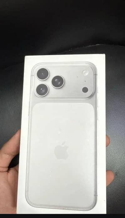 iphone 17 Pro max  2560/ pta proved