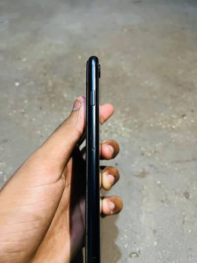 Apple iPhone SE