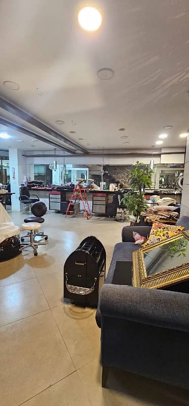 Prime Location 1750 Square Feet Shop Is Available In Clifton - Block 5