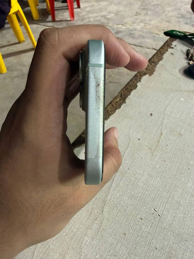 iPhone 15 3