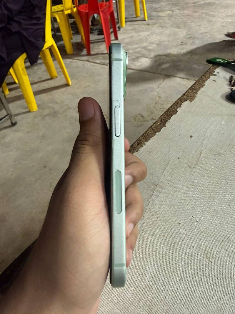 iPhone 15 5
