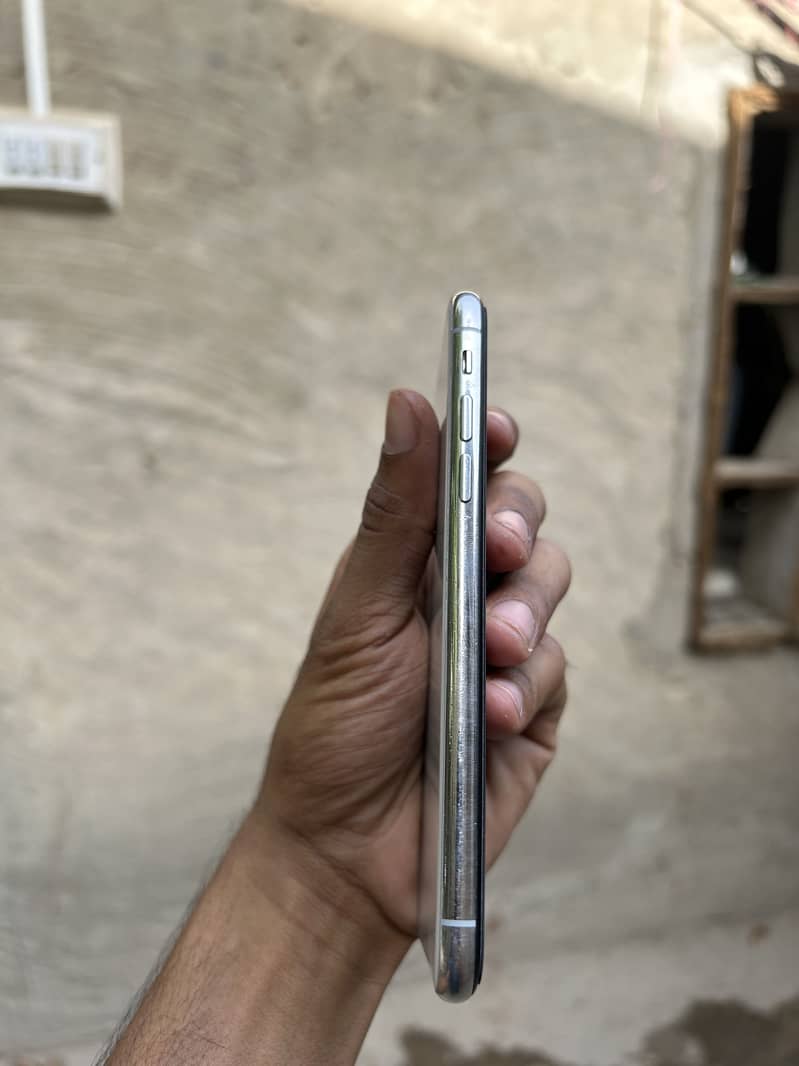 Apple iPhone X 3
