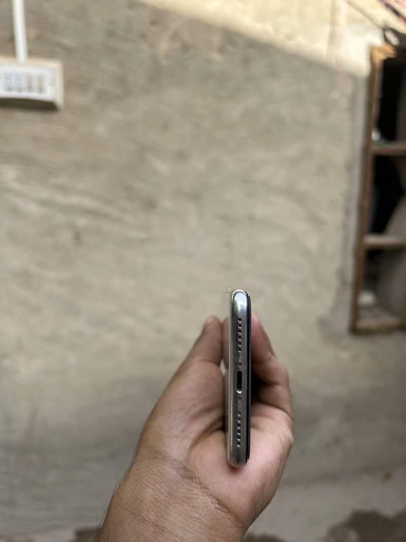 Apple iPhone X 5