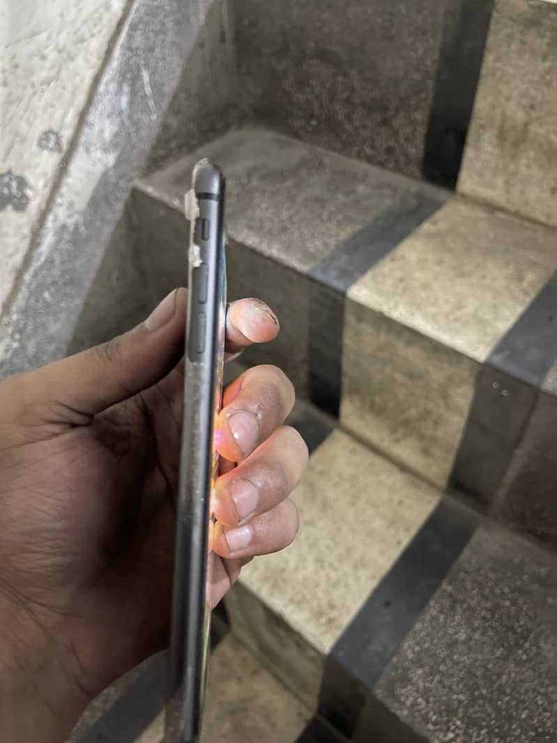 Apple iPhone 8 Plus 1