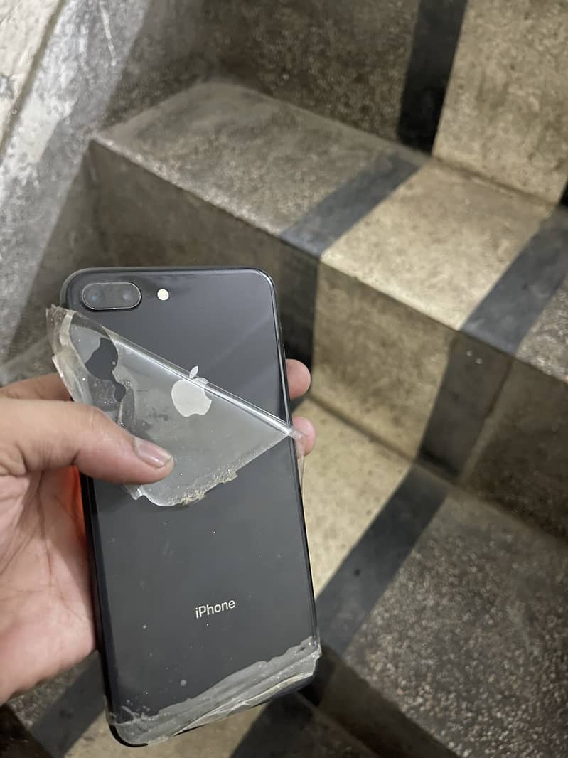 Apple iPhone 8 Plus 3