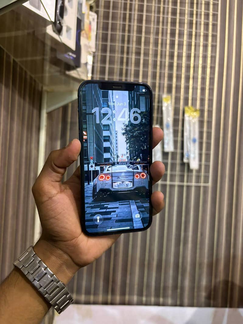 Apple iPhone 12 6
