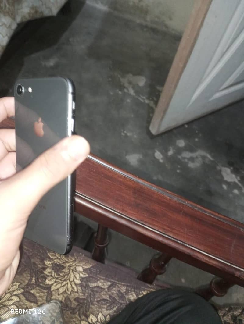 Apple iPhone 8 3