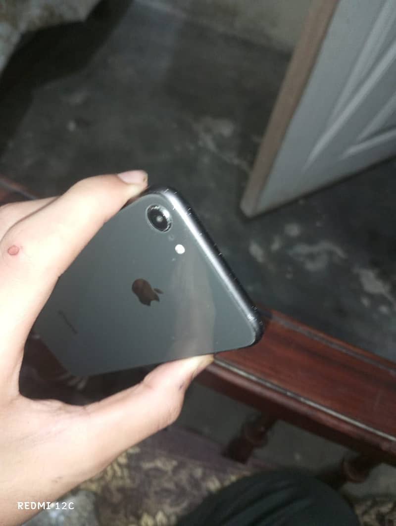 Apple iPhone 8 5