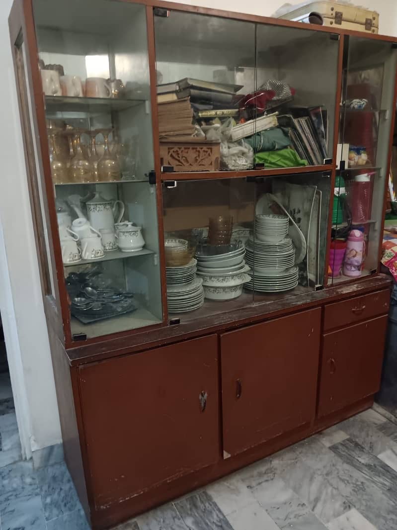 2 Showcases 1