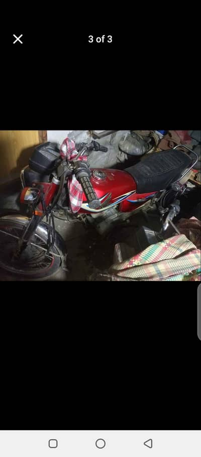 Honda 125 red color