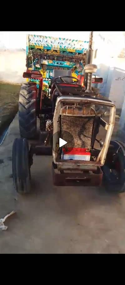 Tractor model 1995. massy 240