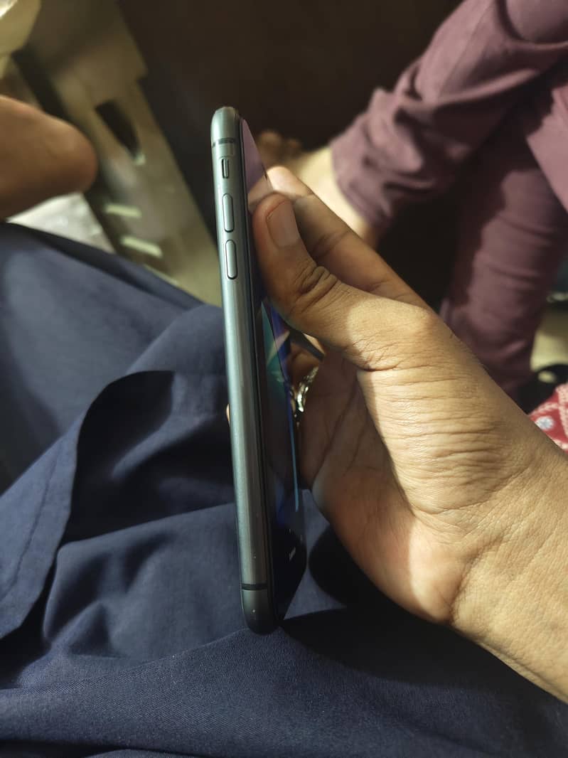 Apple iPhone 11 mint condition 4