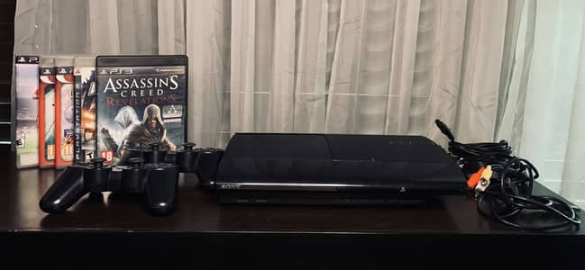 PS3 Super Slim 500GB + 2 Original Controllers + 5 Games