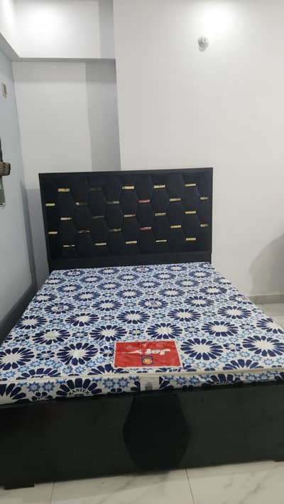 Queen suze 5x6 bed brand new condition