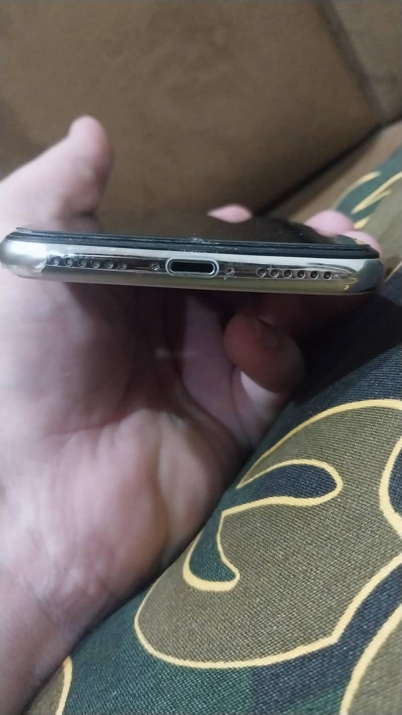Apple iPhone X 3