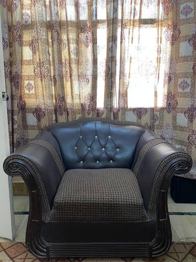 7 seatar sofa with table urgent sale