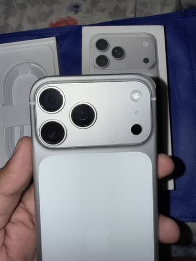 Apple iPhone 17 Pro Max sliver jv