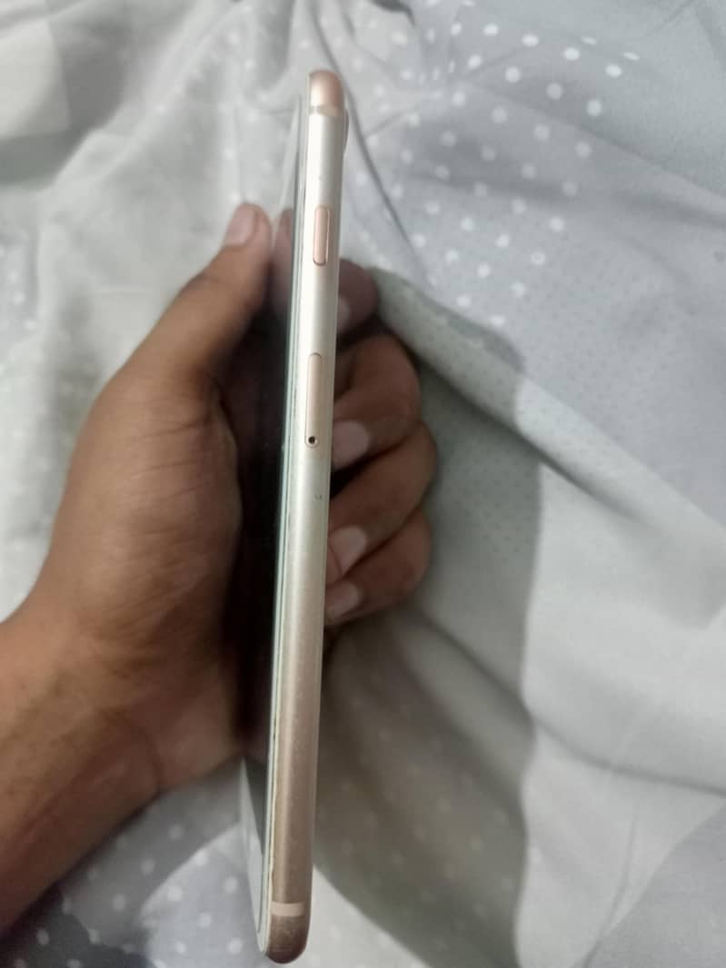 Apple iPhone 8 Plus 3