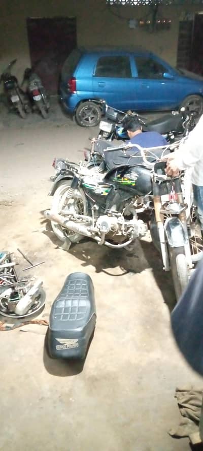 baik machenic larka chahye jise kam ata ho