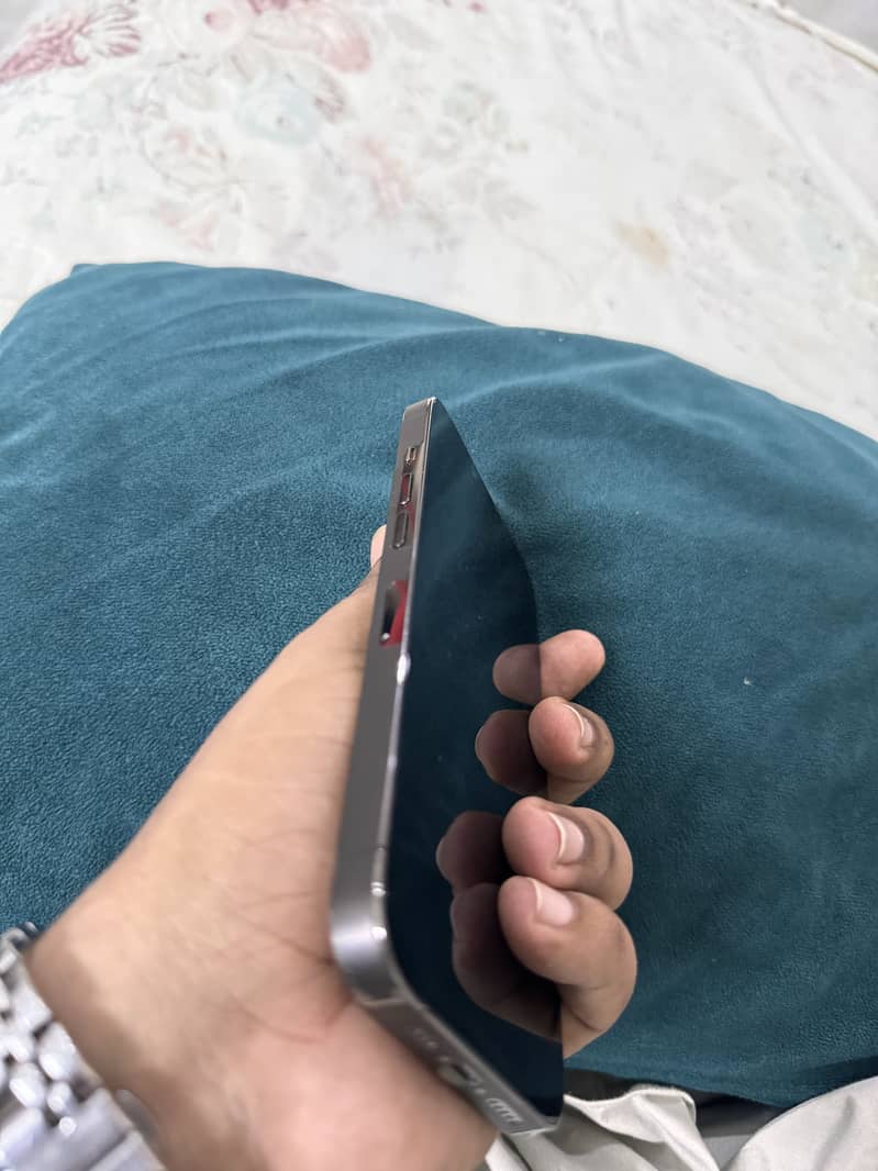 iPhone 13 Pro 2
