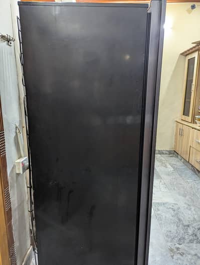 PEL Vertical freezer – Excellent condition (9/10) – Almost new