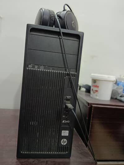 HP Z240 WORKSTATION / GAMING BASE PC (XEON, 16 GB DDR4, SSD) | W/O GPU