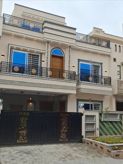BRAND NEW Luxury HOUSE FOR SALE A NEWLY BUILD DOUBLE STOREY SIZE 30*60 G-13 ISLAMABAD