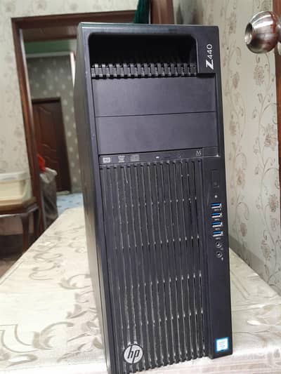 HP Z440 Workstation – High-Performance Powerhouse