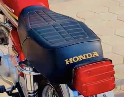 125 down model seat