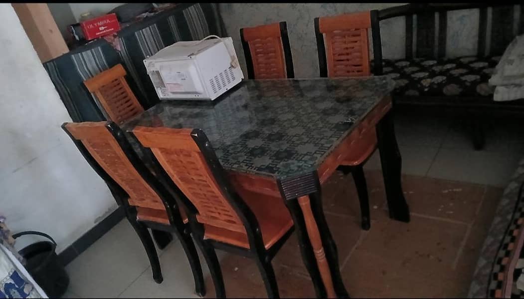 Dining Table 0