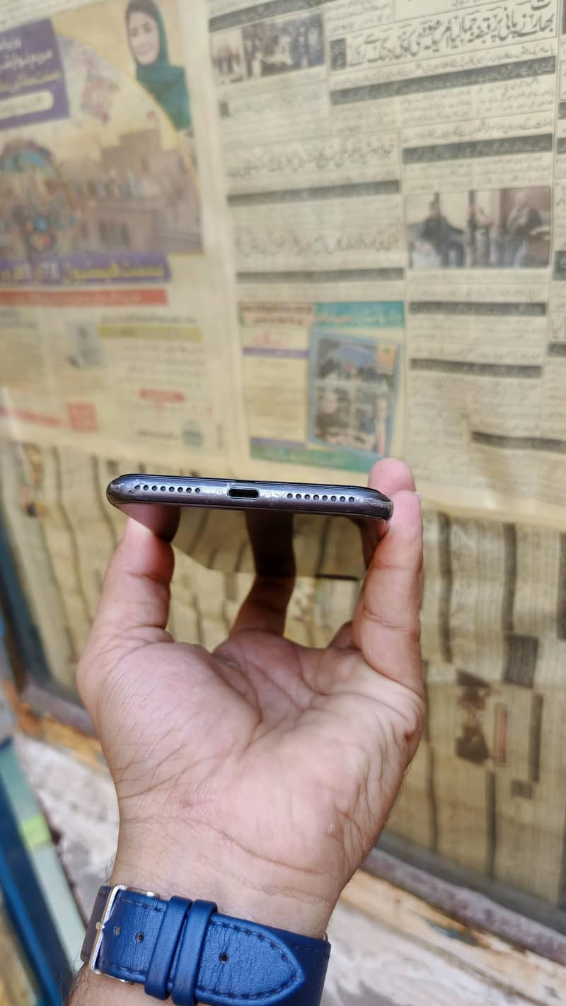 Apple iPhone 8 Plus 1