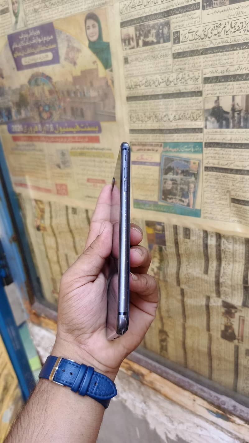 Apple iPhone 8 Plus 5