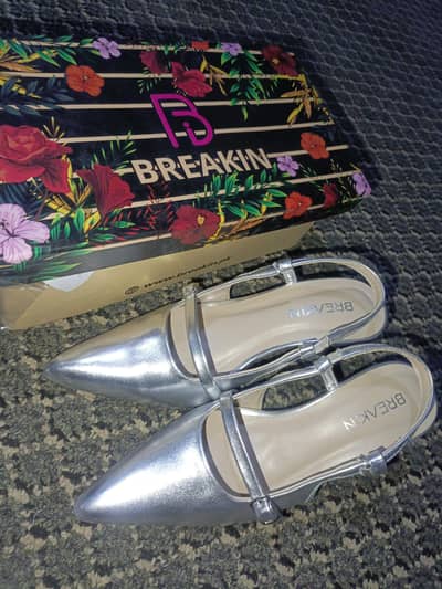 Brand New Silver Fancy Heel Sandal - unsed ( 36 Size )