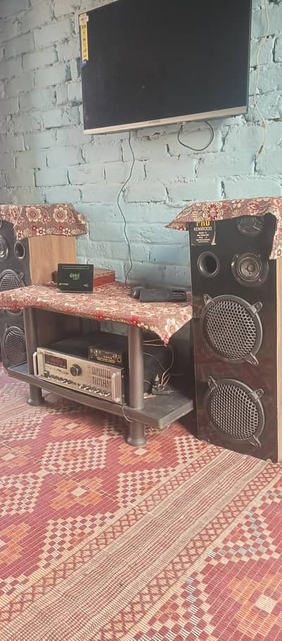 for sale 8 inch 4 speaker aur sath mein amplifier. 03285127860