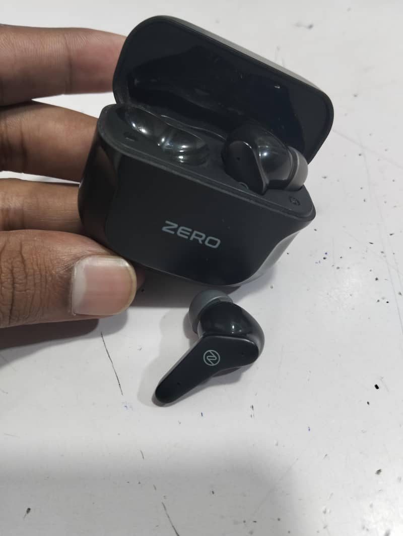 Zero Quantum Earbuds 1