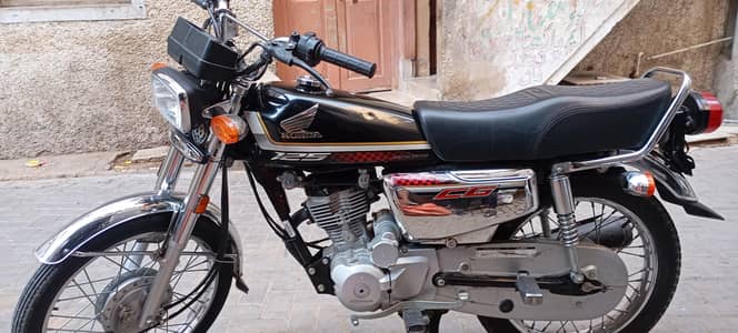 honda CG 125 bike open latter