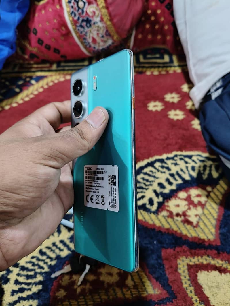 Tecno CAMON 40 Pro 1