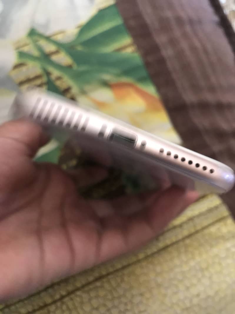 Apple iPhone 8 Plus 3