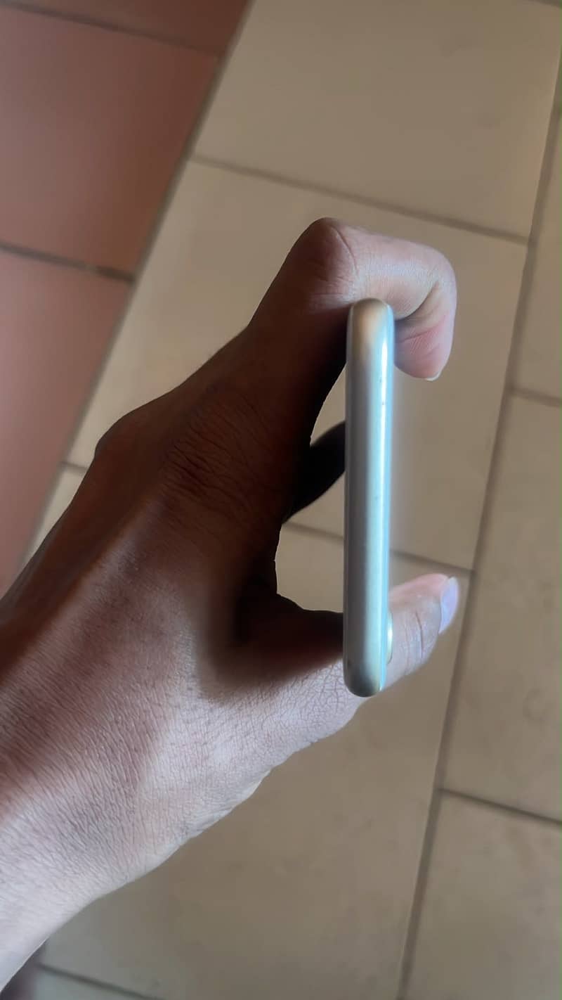 Apple iPhone 7 4