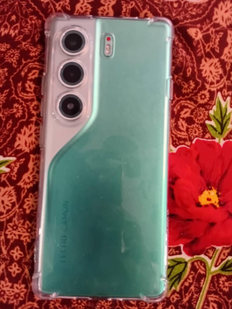 Tecno CAMON 40 Pro 1