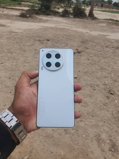 Tecno Camon 30