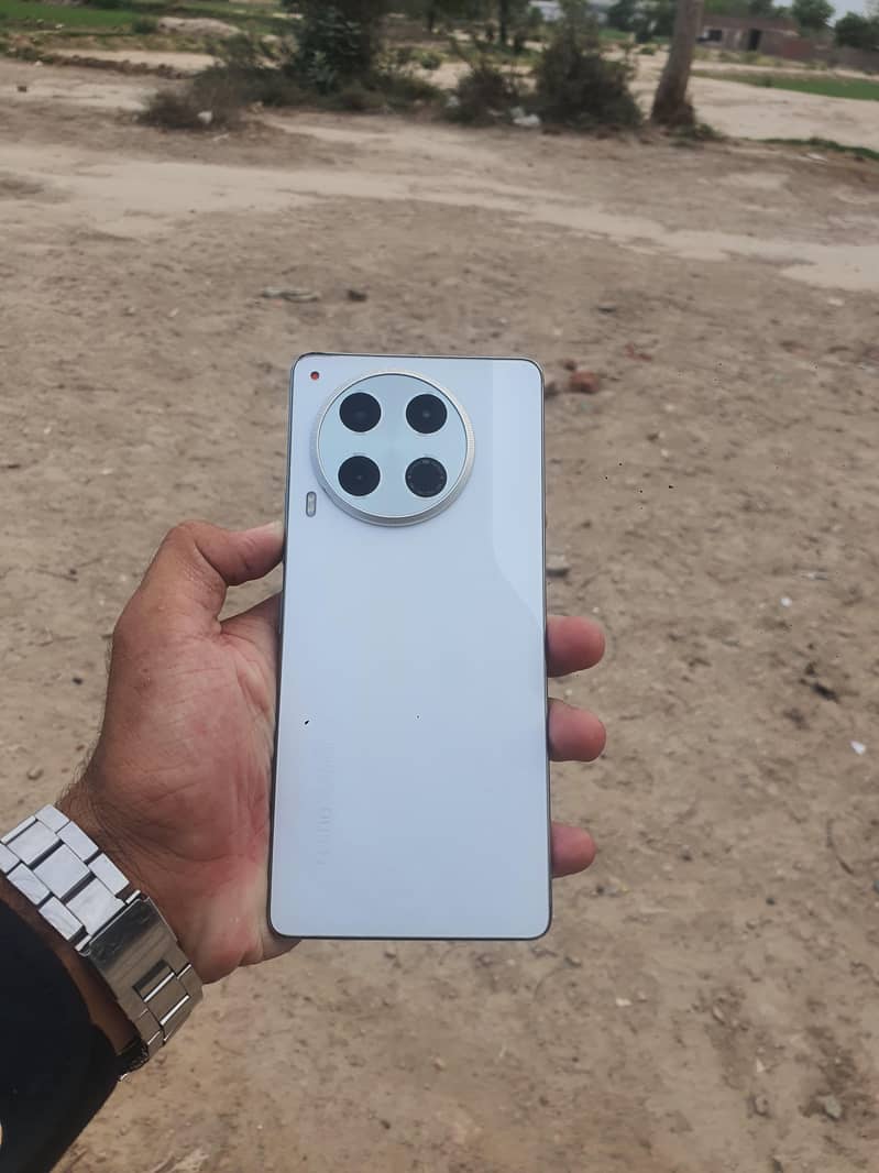 Tecno Camon 30 0