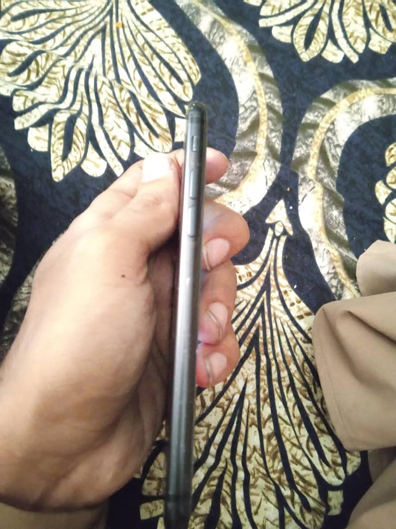 Apple iPhone 7 3