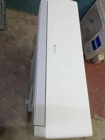 Gree 1.5 ton Dc inverter heat and cool totally genuine good condition
