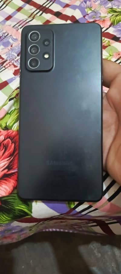 Samsung Mobile A72 8/128 with box on charger