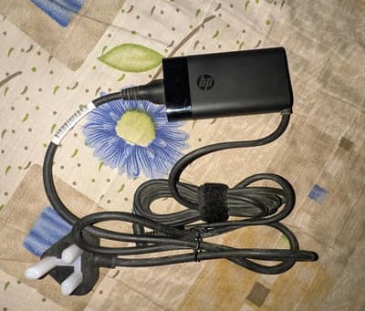 HP 65WW CHARGER BRAND NEW NOT USE YET
