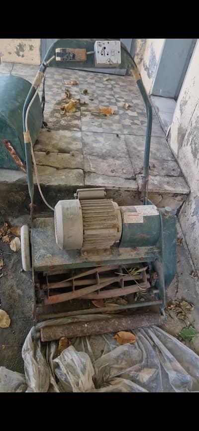 Electric grass cutter